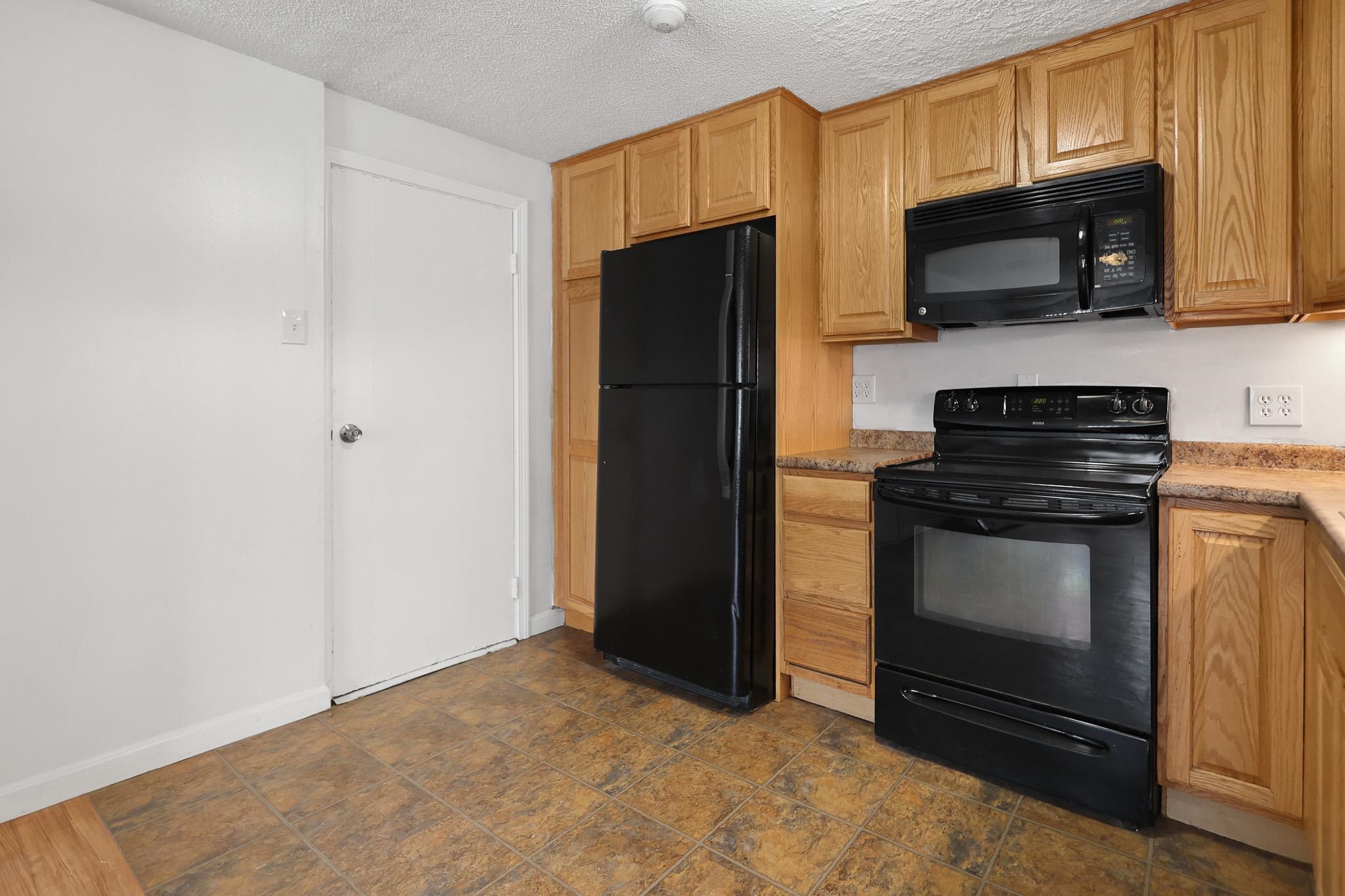 99 Cluff Crossing Road, Unit E2 Salem, NH 03079 - Photo 10 of 18 Gallery Image 10