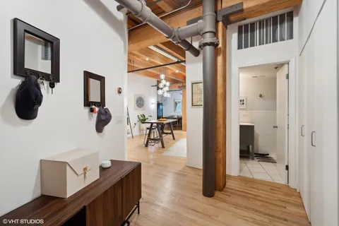 $535,000 | 612 North Oakley Boulevard, Unit 112, Chicago, IL 60612