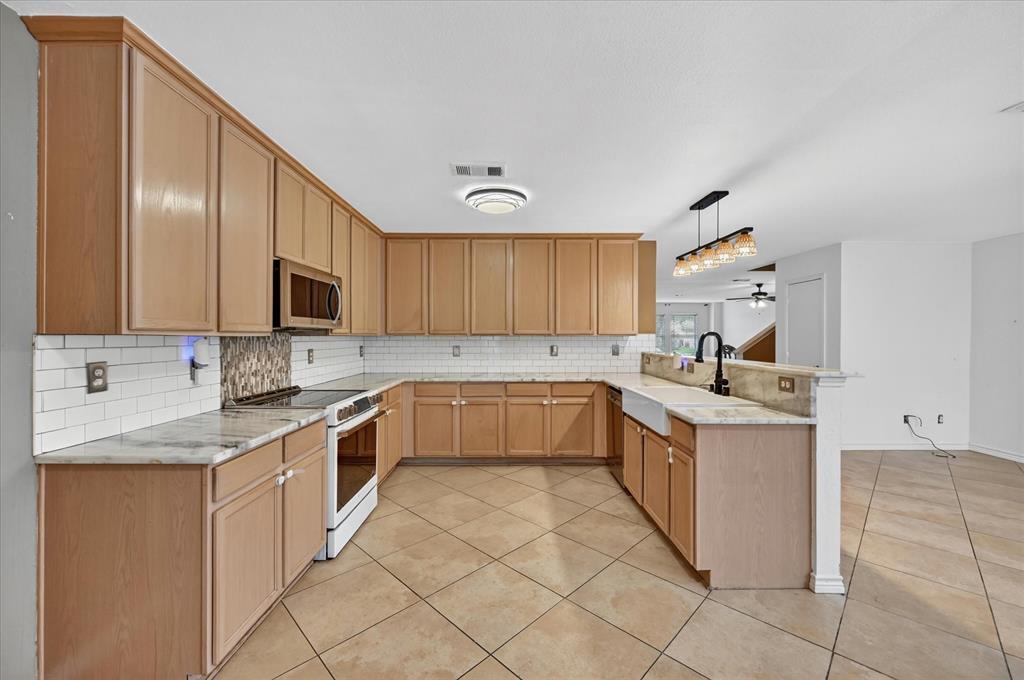 2540 Blue Myrtle Way Dallas, TX 75212 - Photo 11 of 32