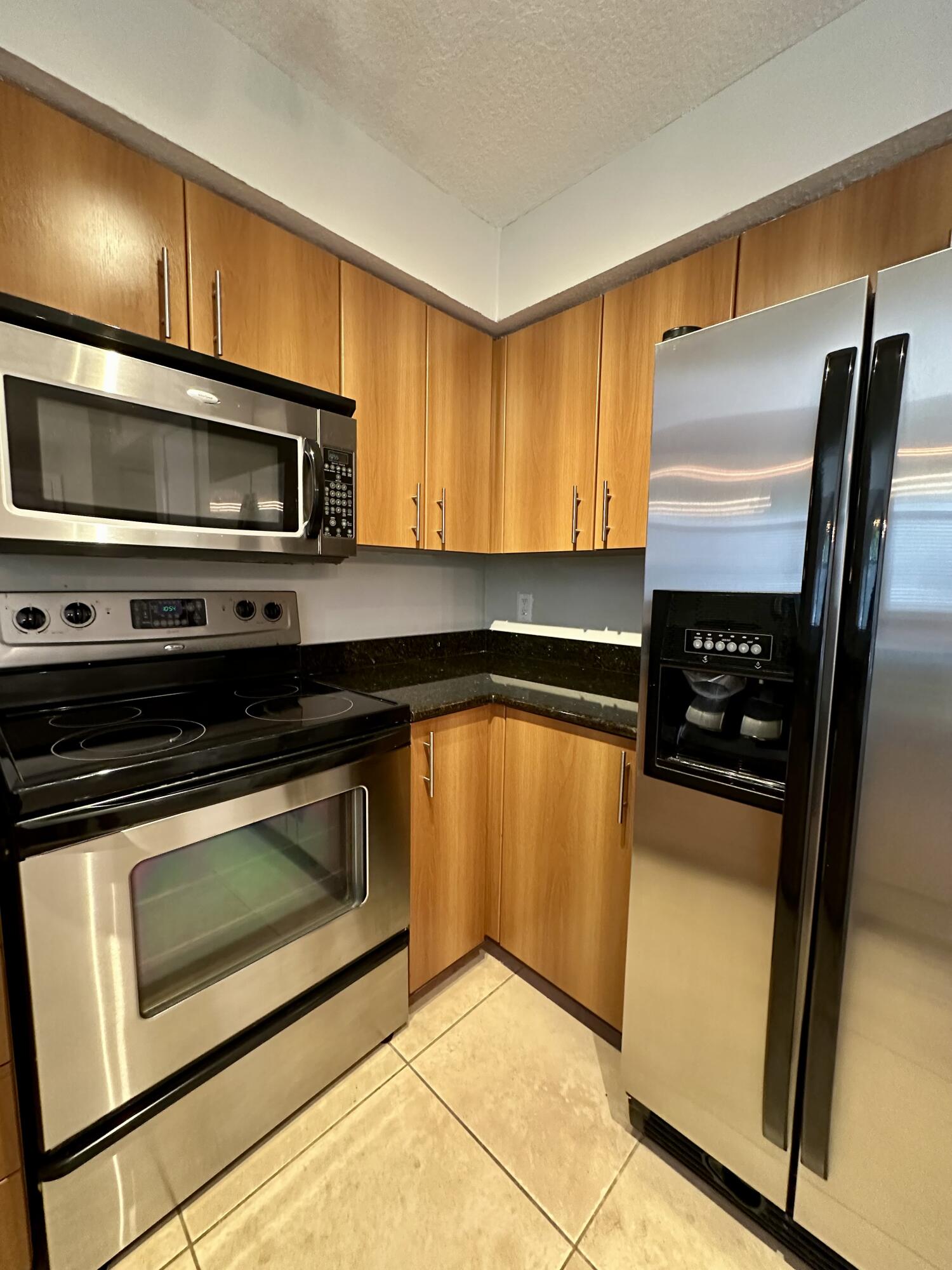 1050 Crystal Way, Unit H Delray Beach, FL 33444 - Photo 10 of 41 BahiaKitchen3