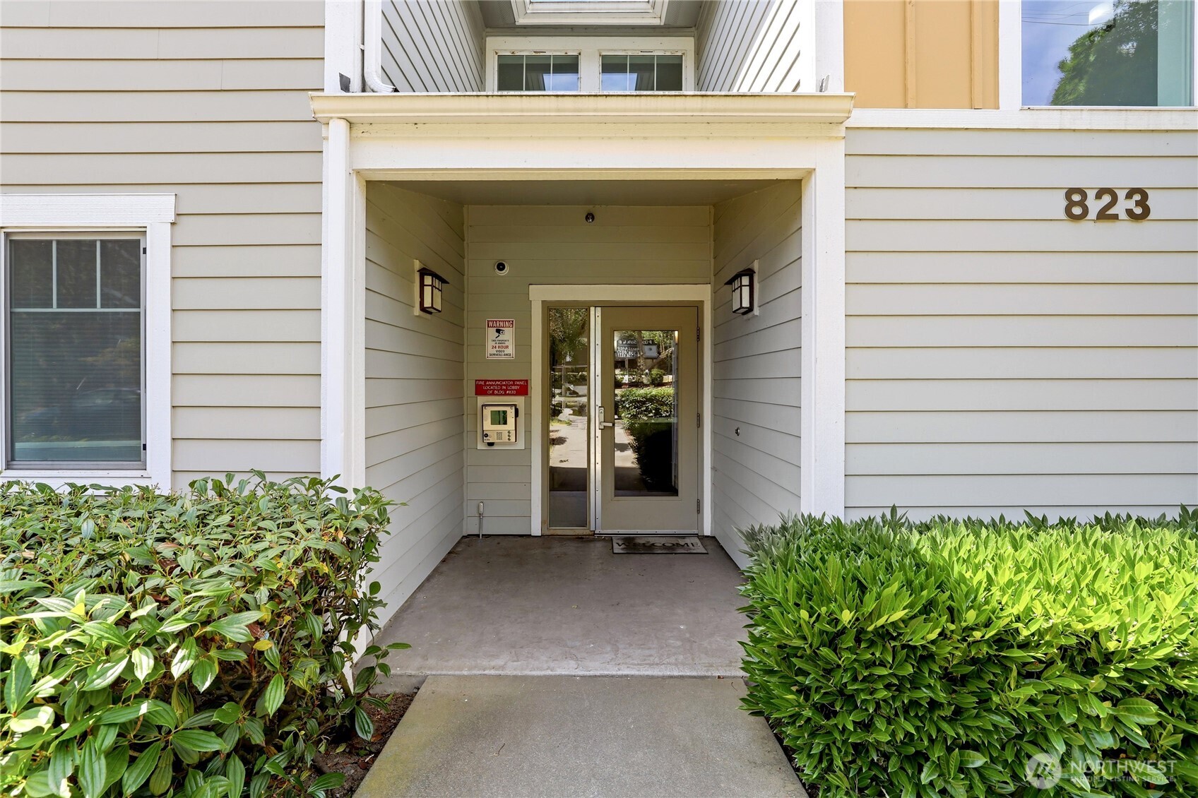 823 Davis Place South, Unit 104 Seattle, WA 98144 - Photo 3 of 23