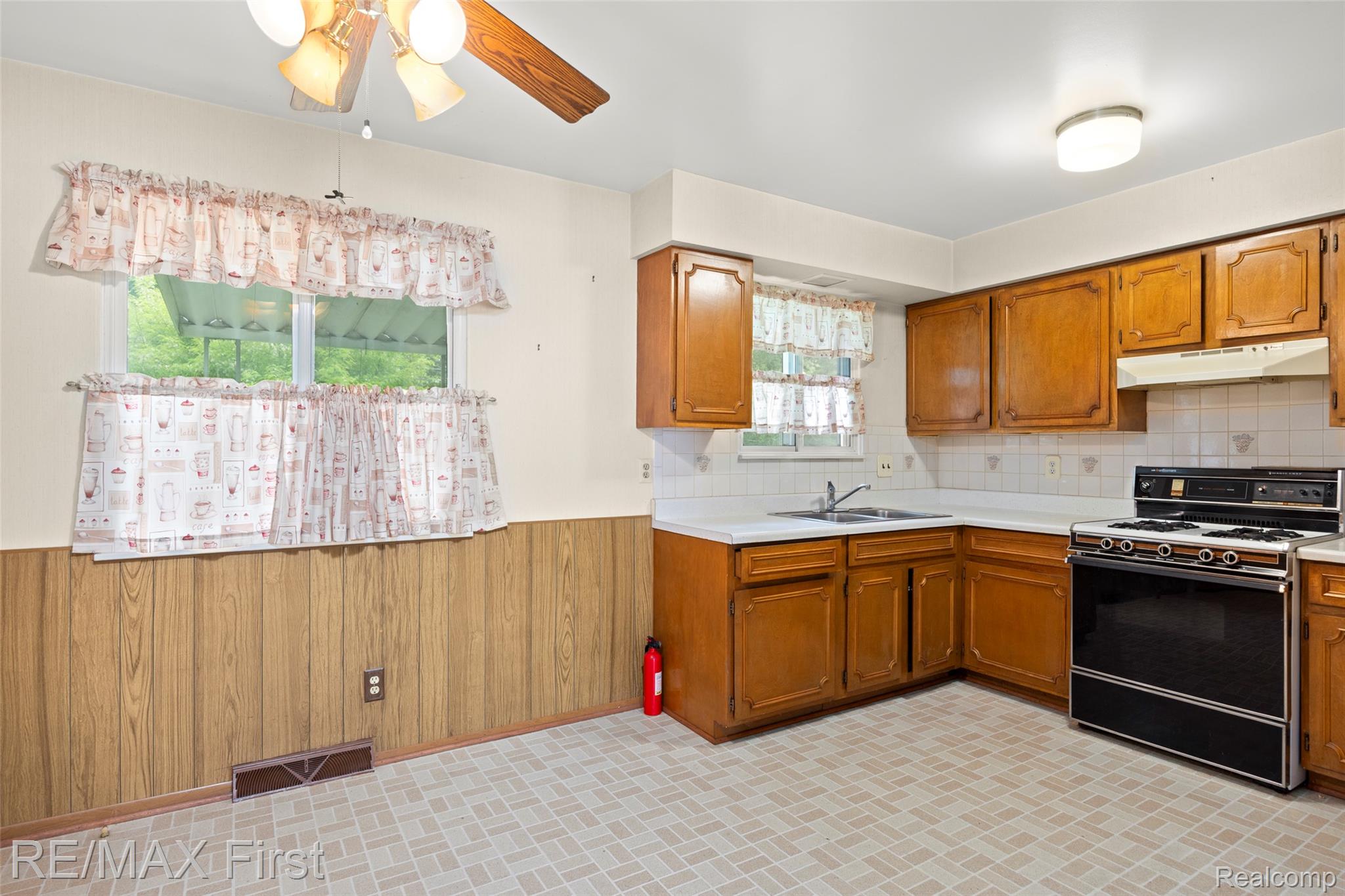2070 Walton Blvd. Rochester, MI 48309 - Photo 7 of 25 2070 Walton Blvd 07.jpg