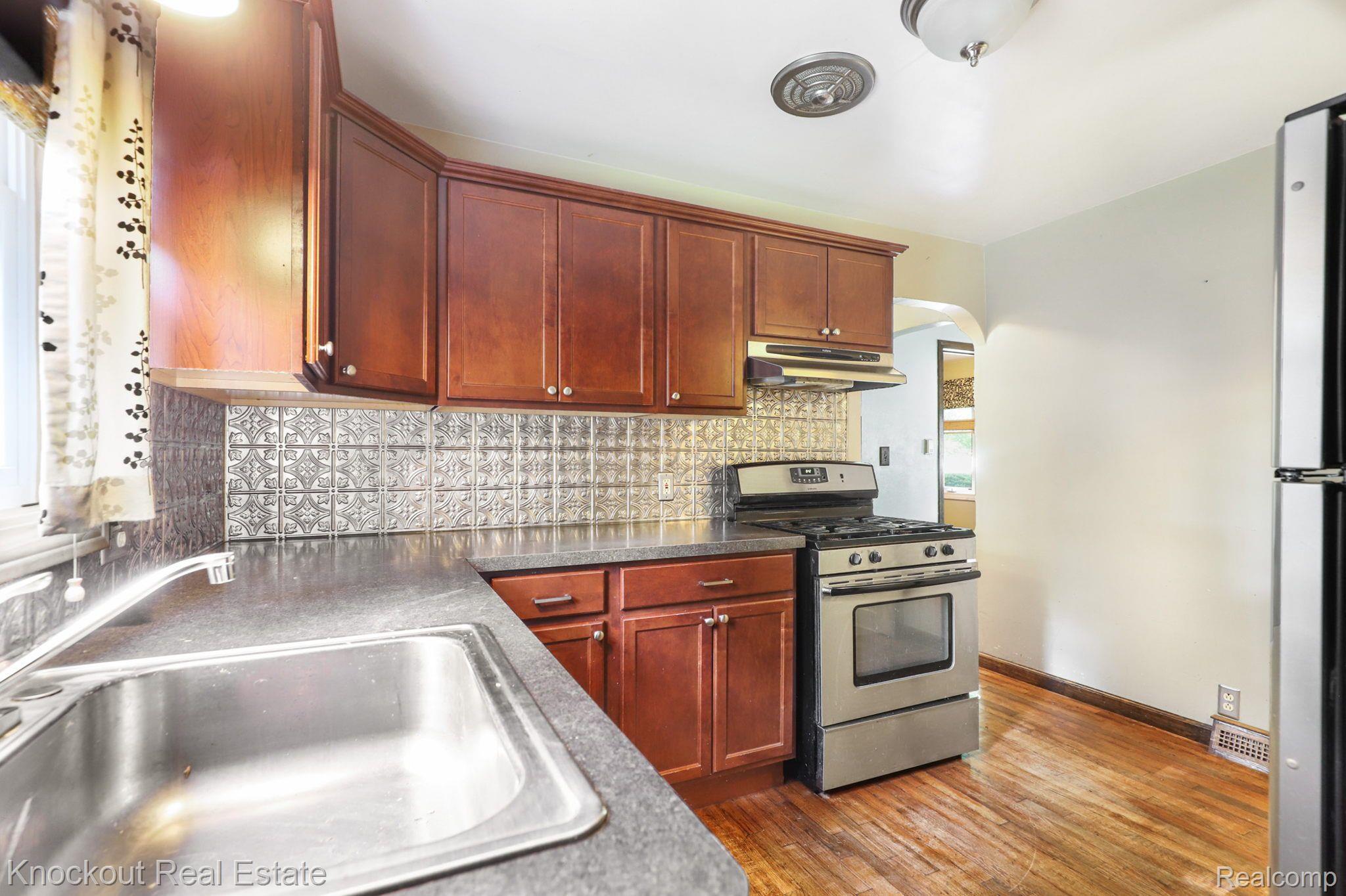 13 South Lincoln Road Bay City, MI 48708 - Photo 11 of 35 Gallery Image 11