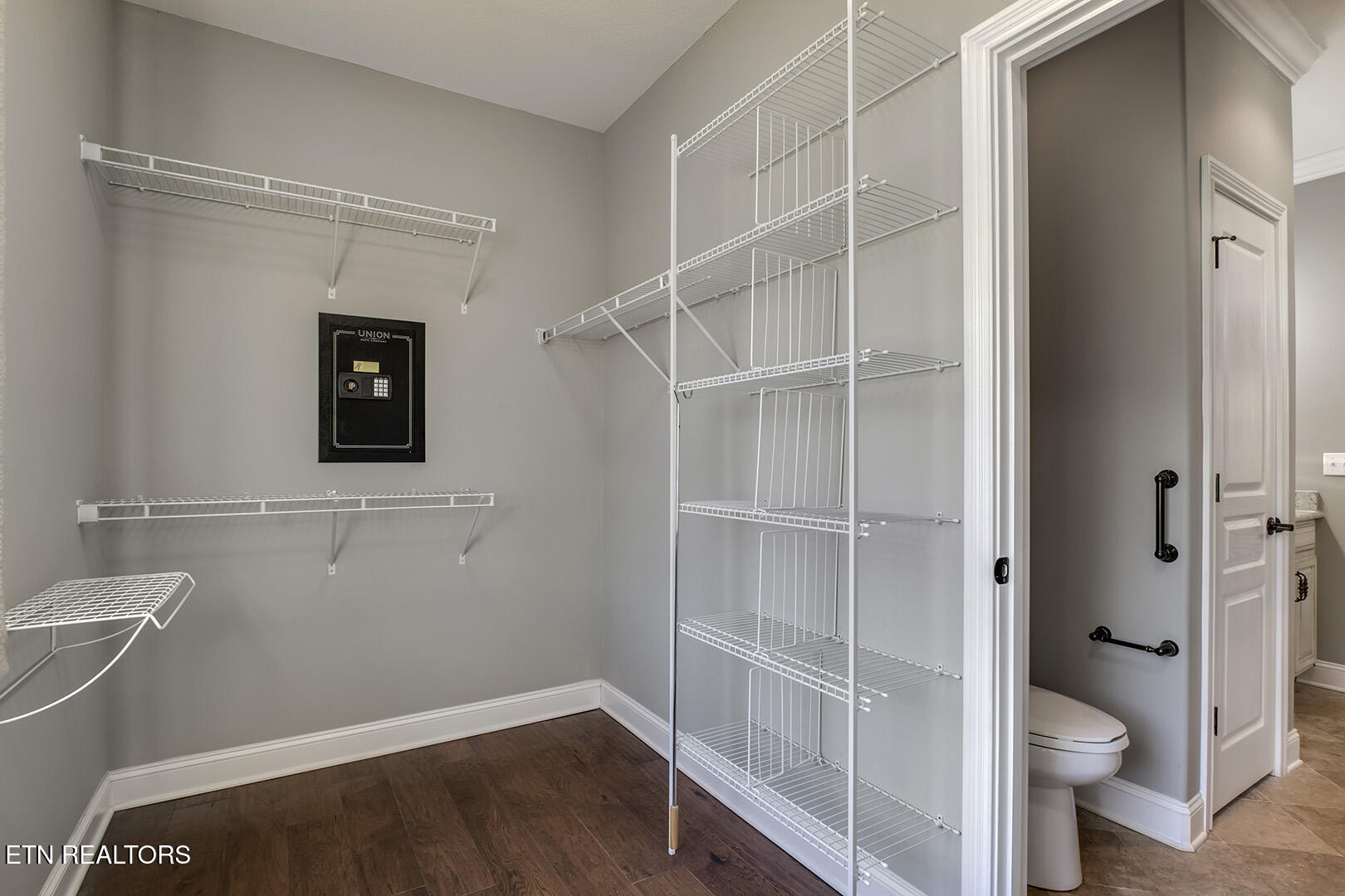 109 Gado Way Loudon, TN 37774 - Photo 34 of 56 34_109 Gado Way_MasterCloset01