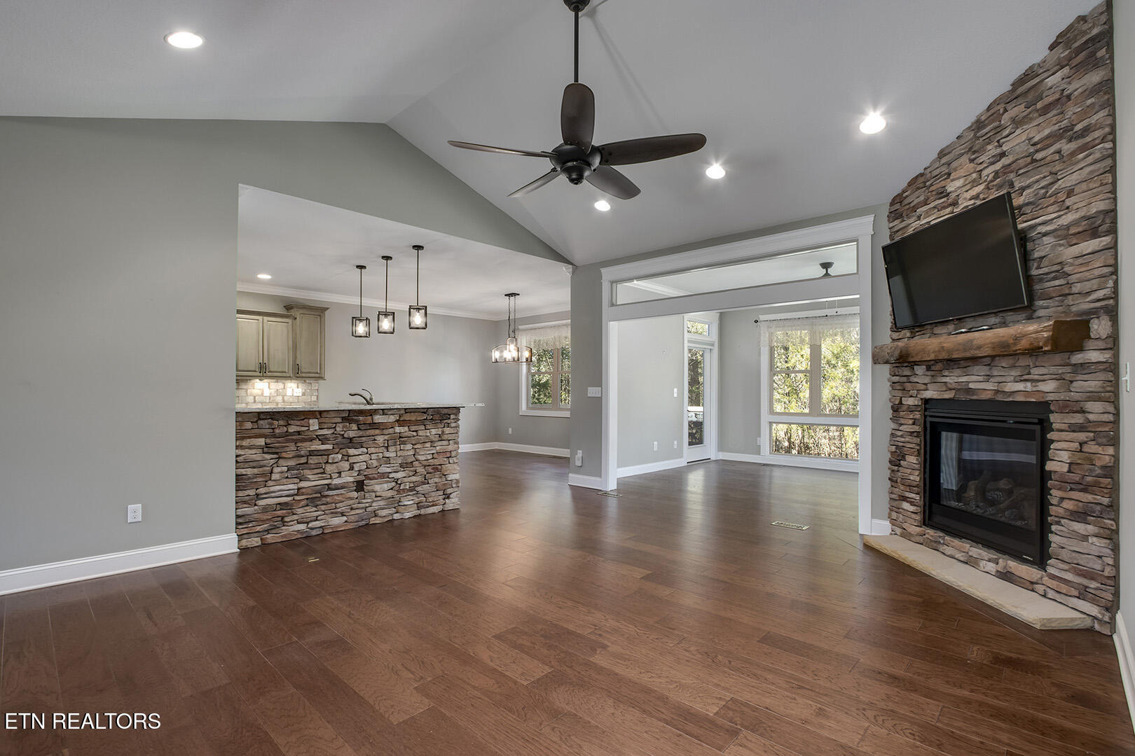 109 Gado Way Loudon, TN 37774 - Photo 10 of 56 10_109 Gado Way_Living04