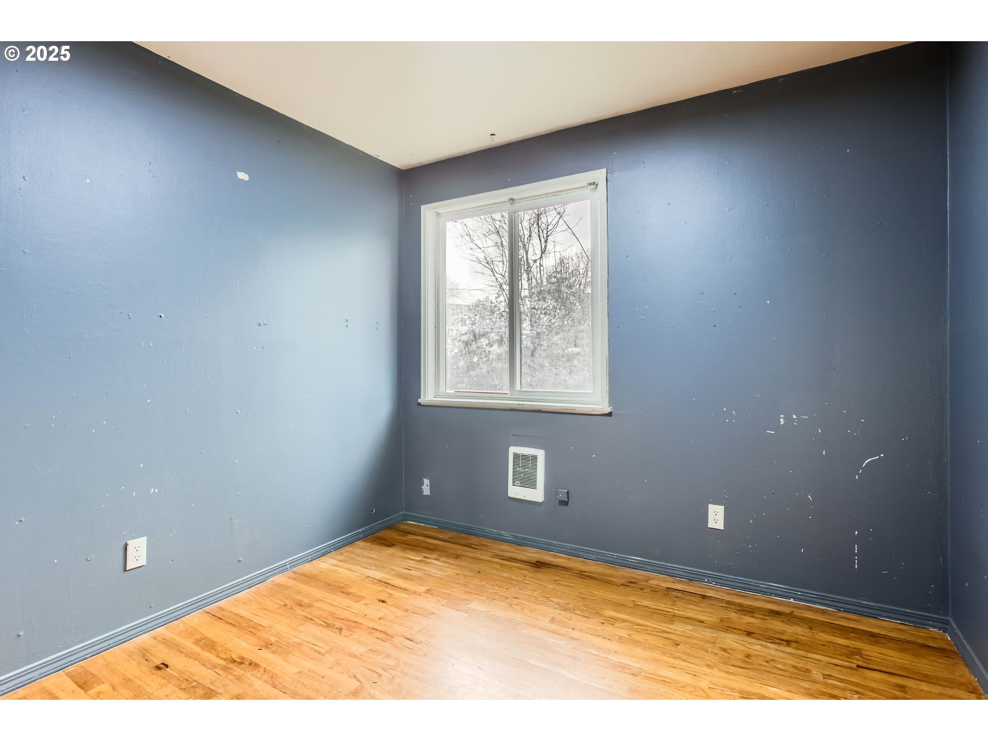 245 Southwest 133rd Avenue Beaverton, OR 97005 - Photo 7 of 12 a view of empty room with window