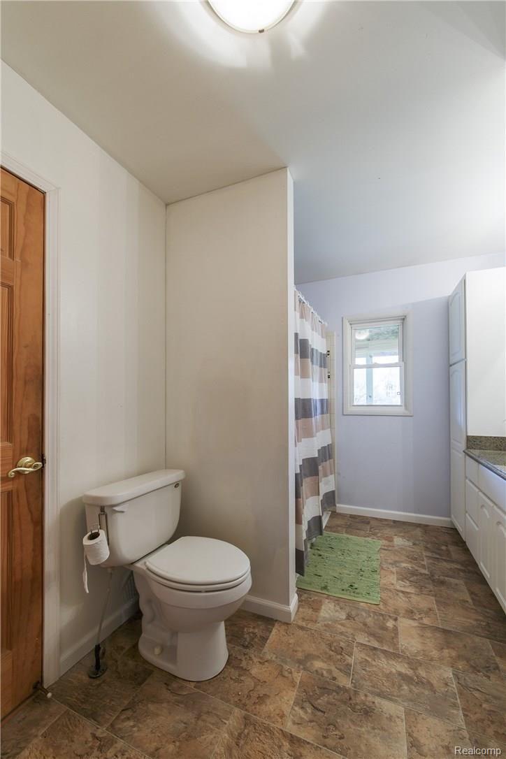12459 Townsend Road Milan, MI 48160 - Photo 17 of 30 Townsend Rd_12459_Bathroom02_02.jpg