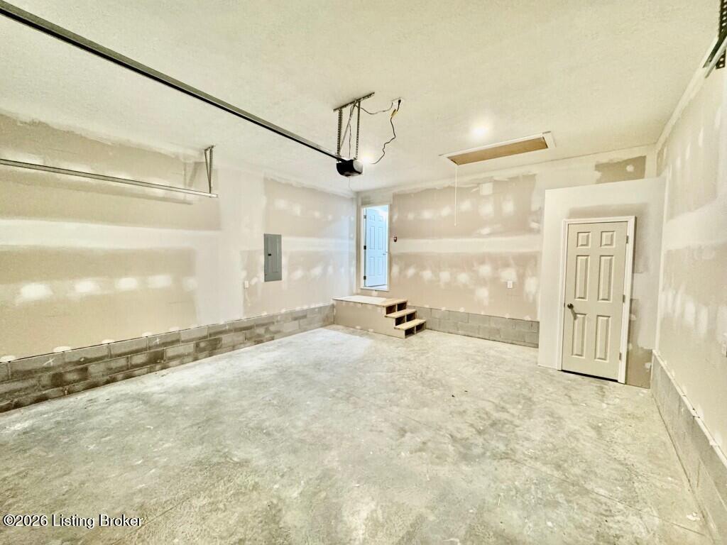 140 Brookside Drive Springfield, KY 40069 - Photo 33 of 35 031_Garage