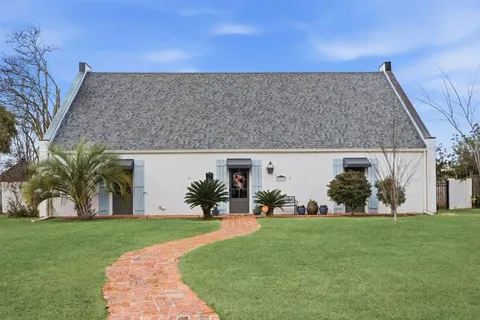 $475,000 | 2032 Charvais Drive, Lake Charles, LA 70601