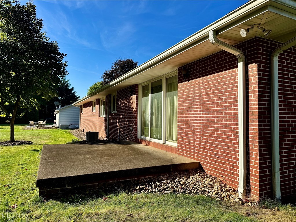 2140 Howland Wilson Road Northeast Warren, OH 44484 - Photo 11 of 47 Gallery Image 11