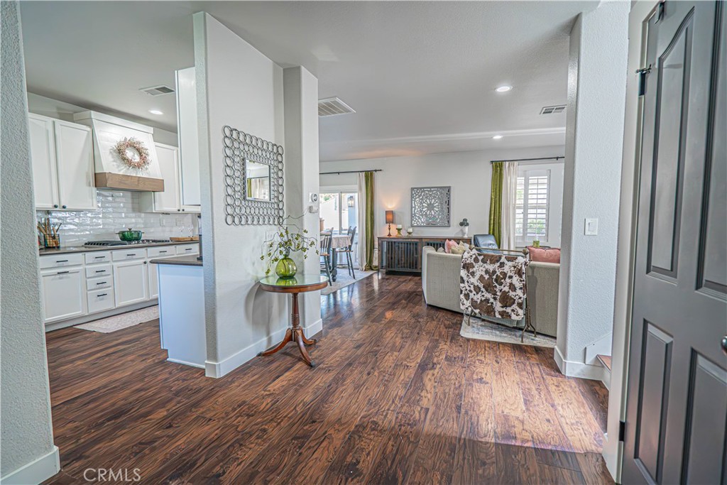 28235 Springvale Lane Castaic, CA 91384 - Photo 2 of 54