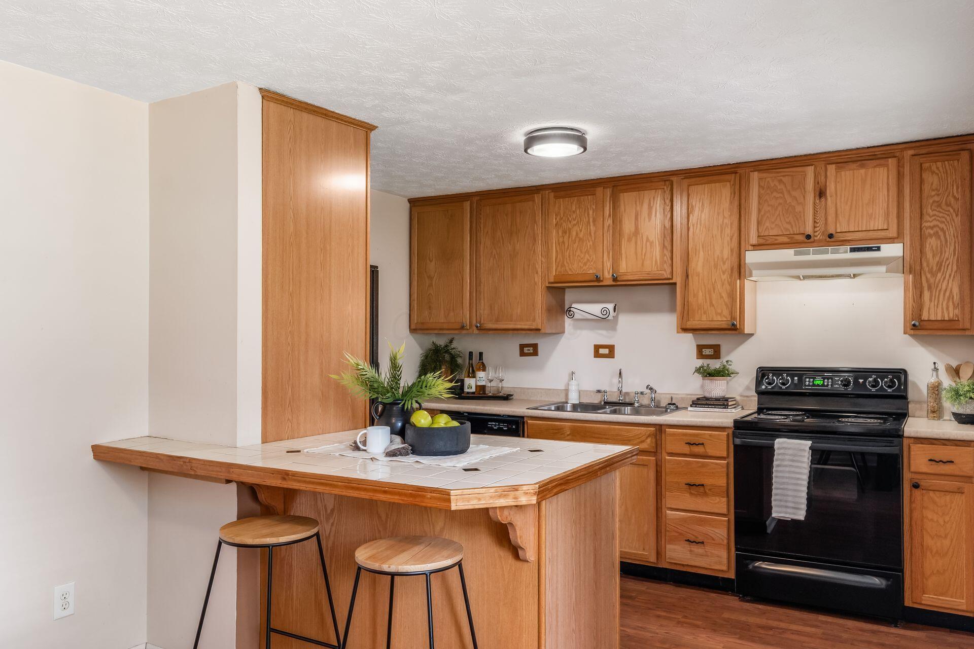 3358 Fontaine Road Columbus, OH 43232 - Photo 10 of 33 Kitchen