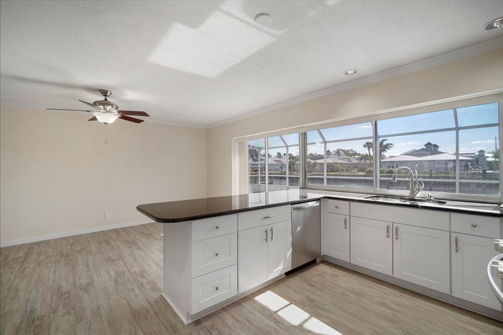 910 Spindle Palm Way Apollo Beach, FL 33572 - Photo 5 of 41