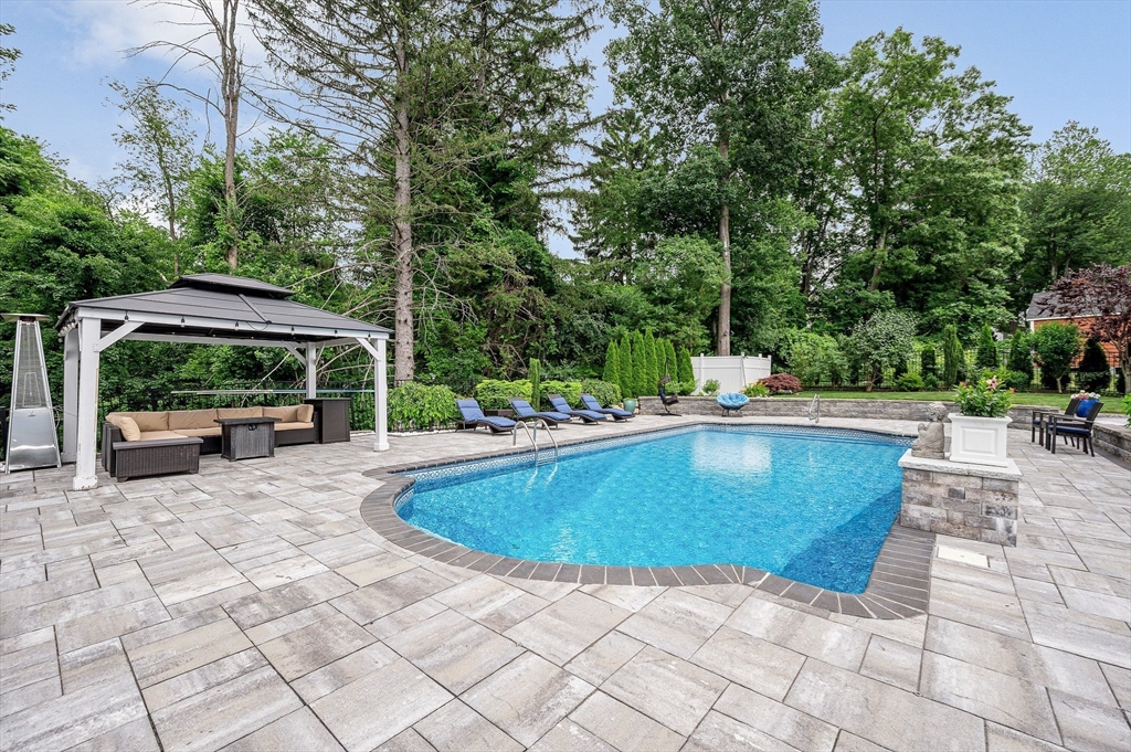 61 Saddle Road Dracut, MA 01826 - Photo 33 of 40