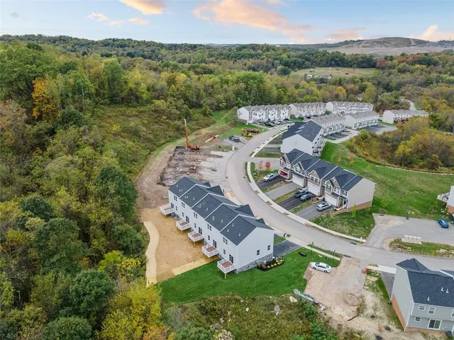 $349,990 | 2004 Canterbury Drive, Imperial, PA 15126