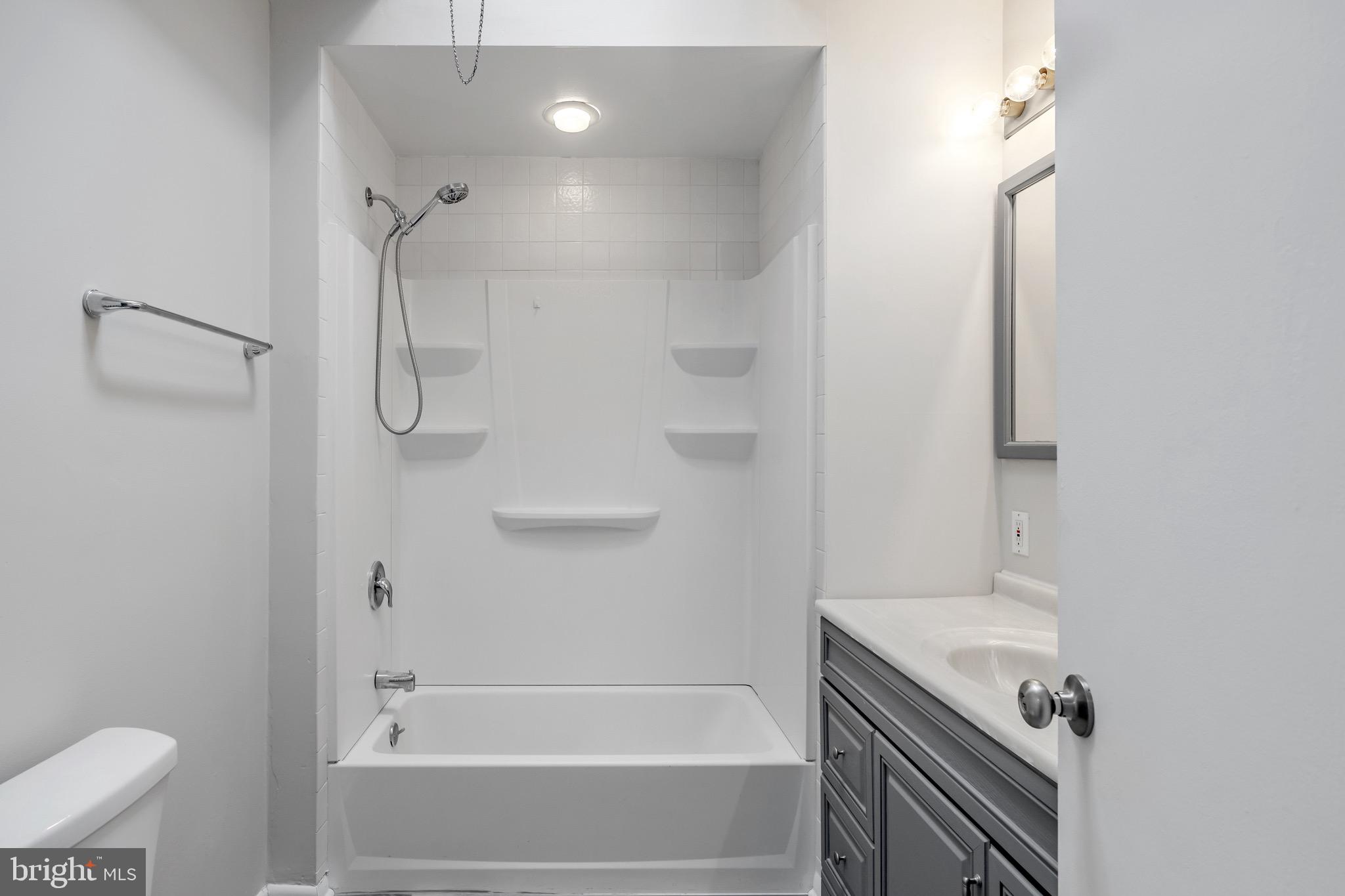 243 Avon Road Upper Darby, PA 19082 - Photo 15 of 27 Hall Bath