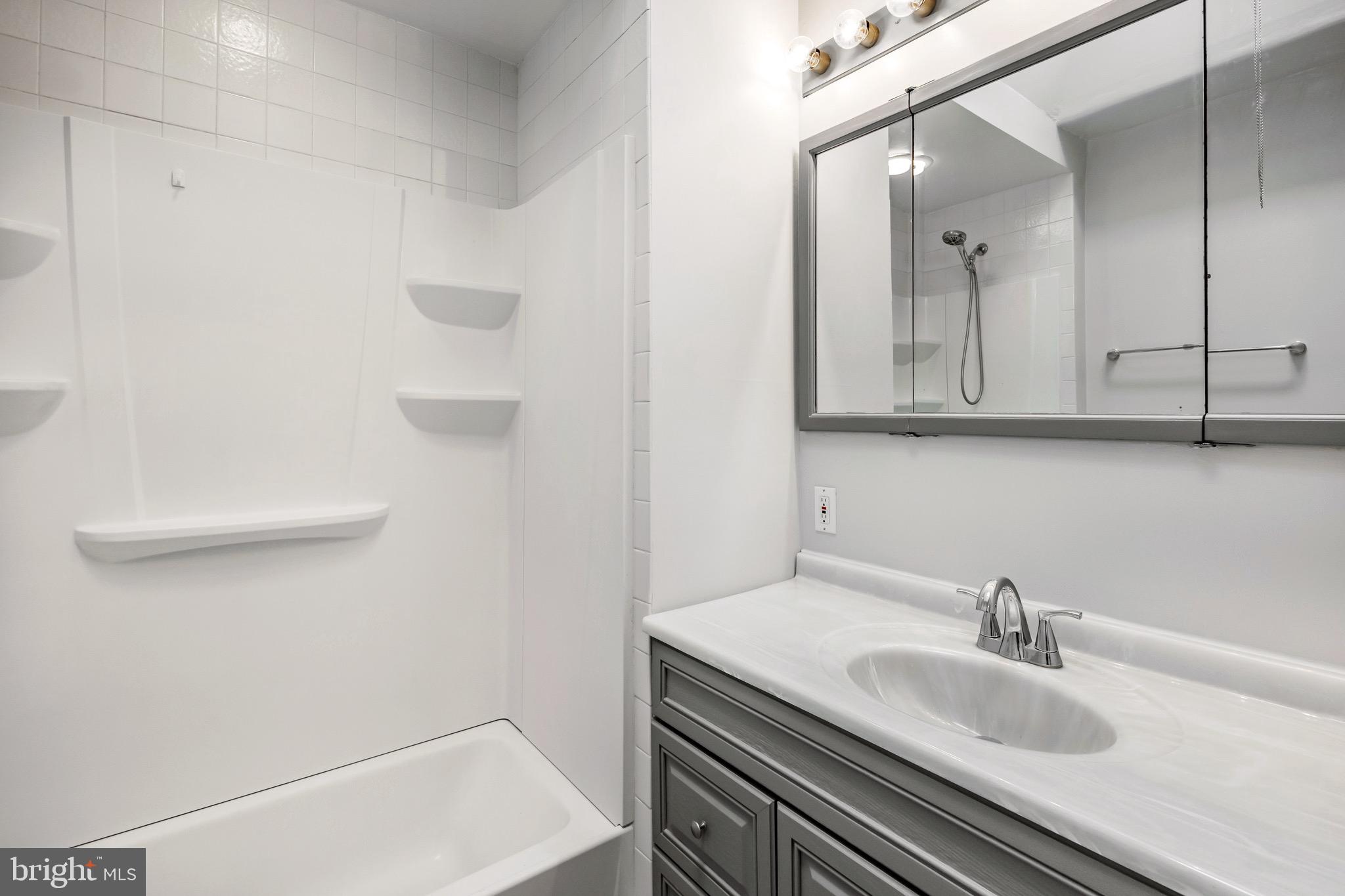 243 Avon Road Upper Darby, PA 19082 - Photo 16 of 27 Hall Bath