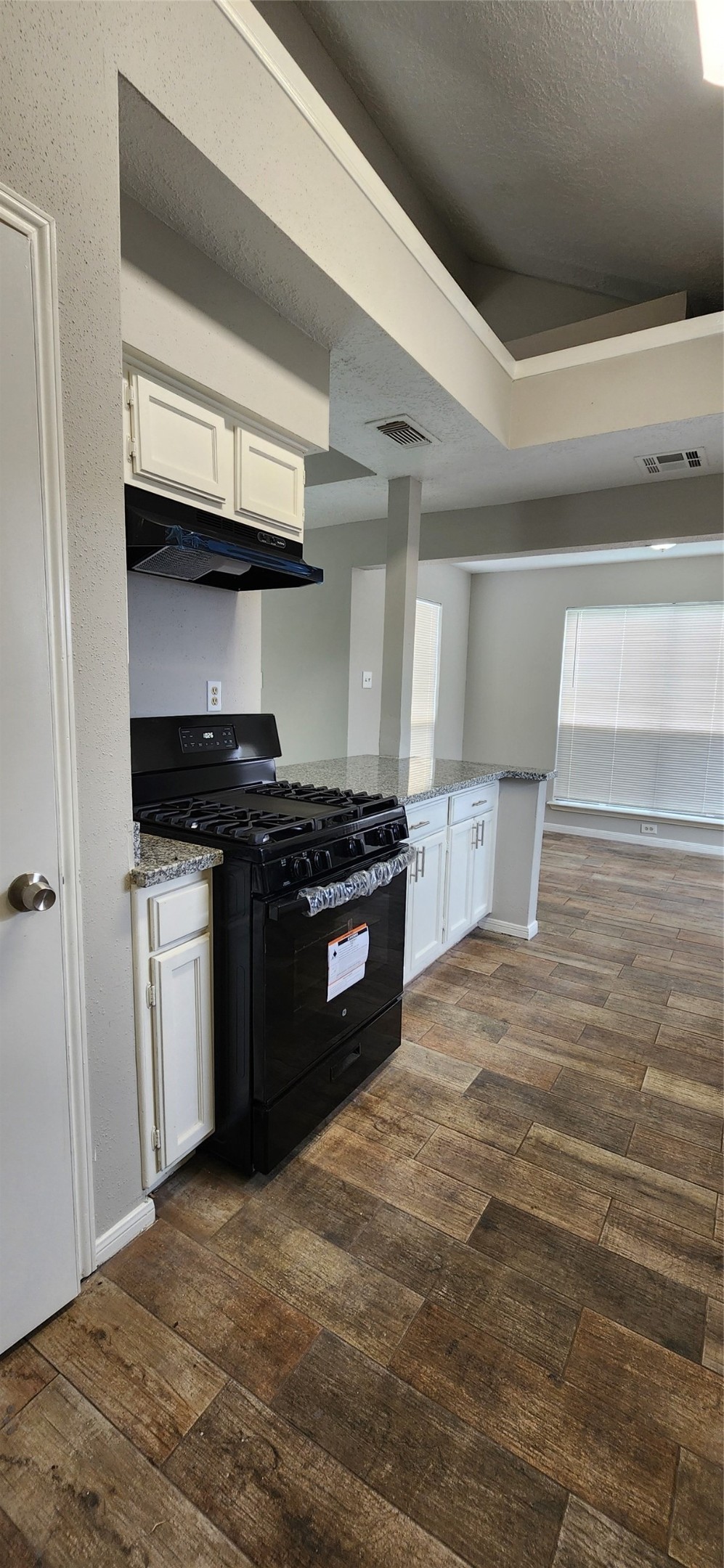 129 Wagon Ln Loop Angleton, TX 77515 - Photo 11 of 37 Gallery Image 11