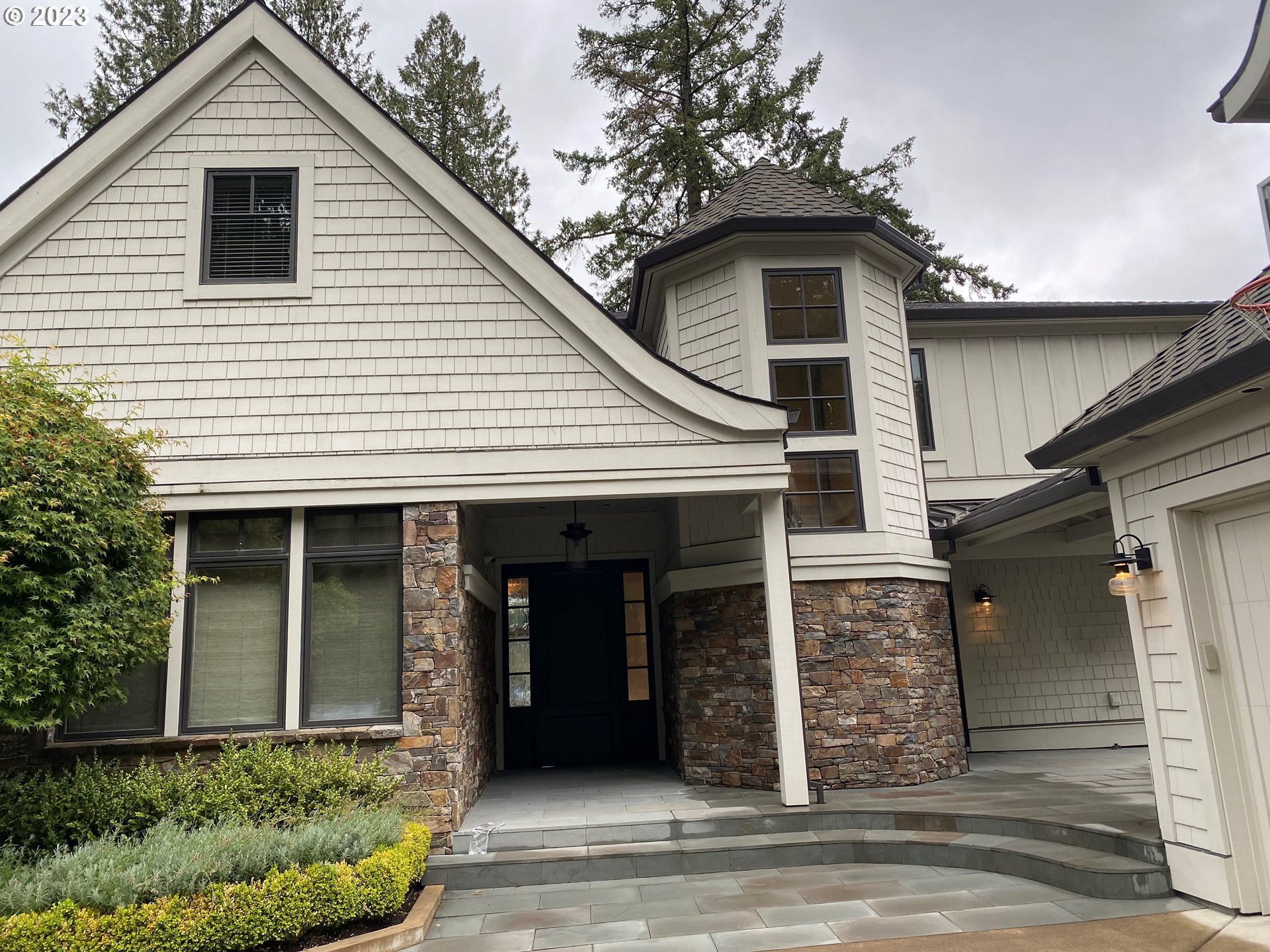 1653 Lake Front Road Lake Oswego, OR 97034 - Photo 2 of 12 Gallery Image 2