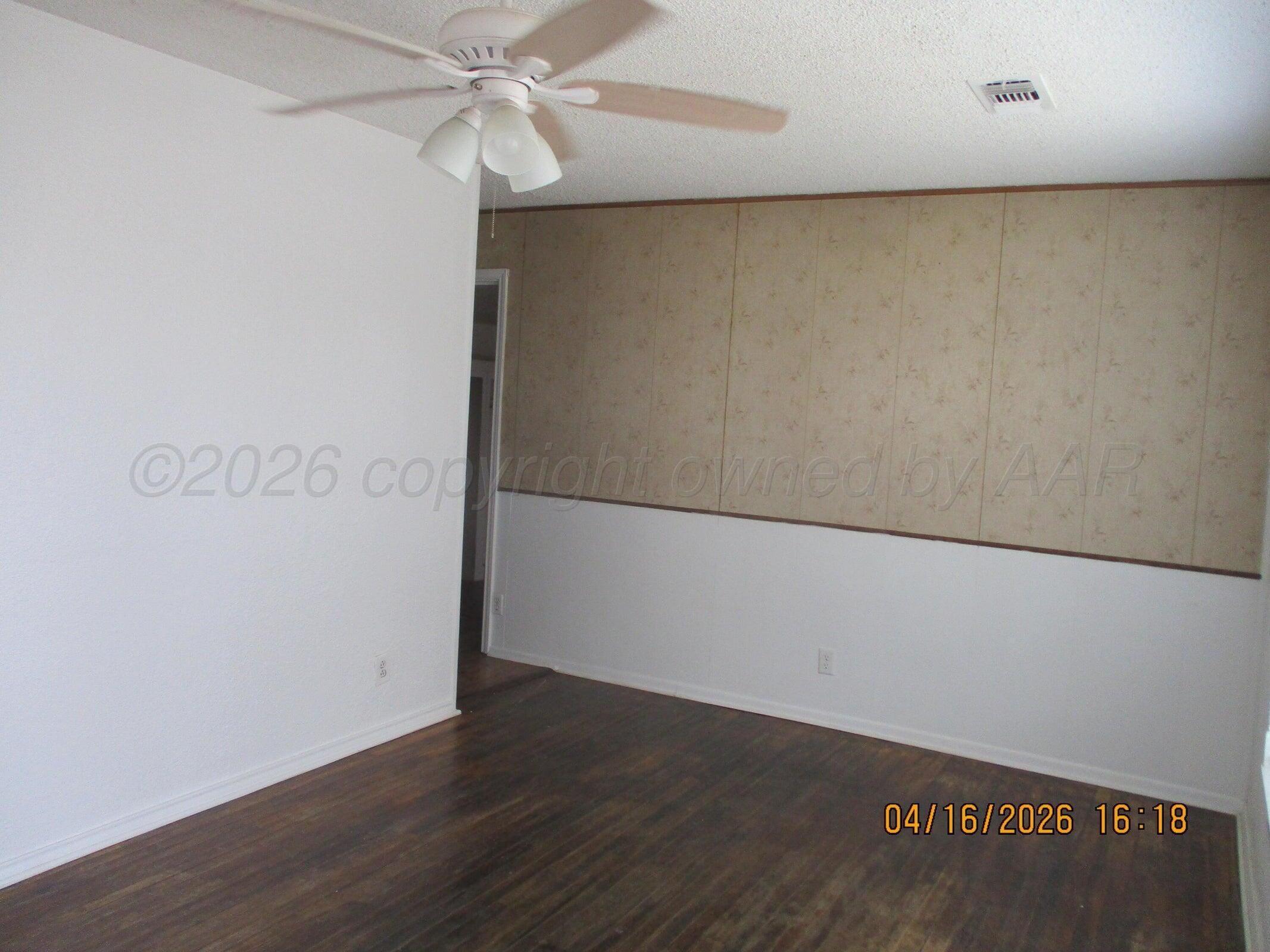 1627 Martin Road Amarillo, TX 79107 - Photo 2 of 9 Living Room