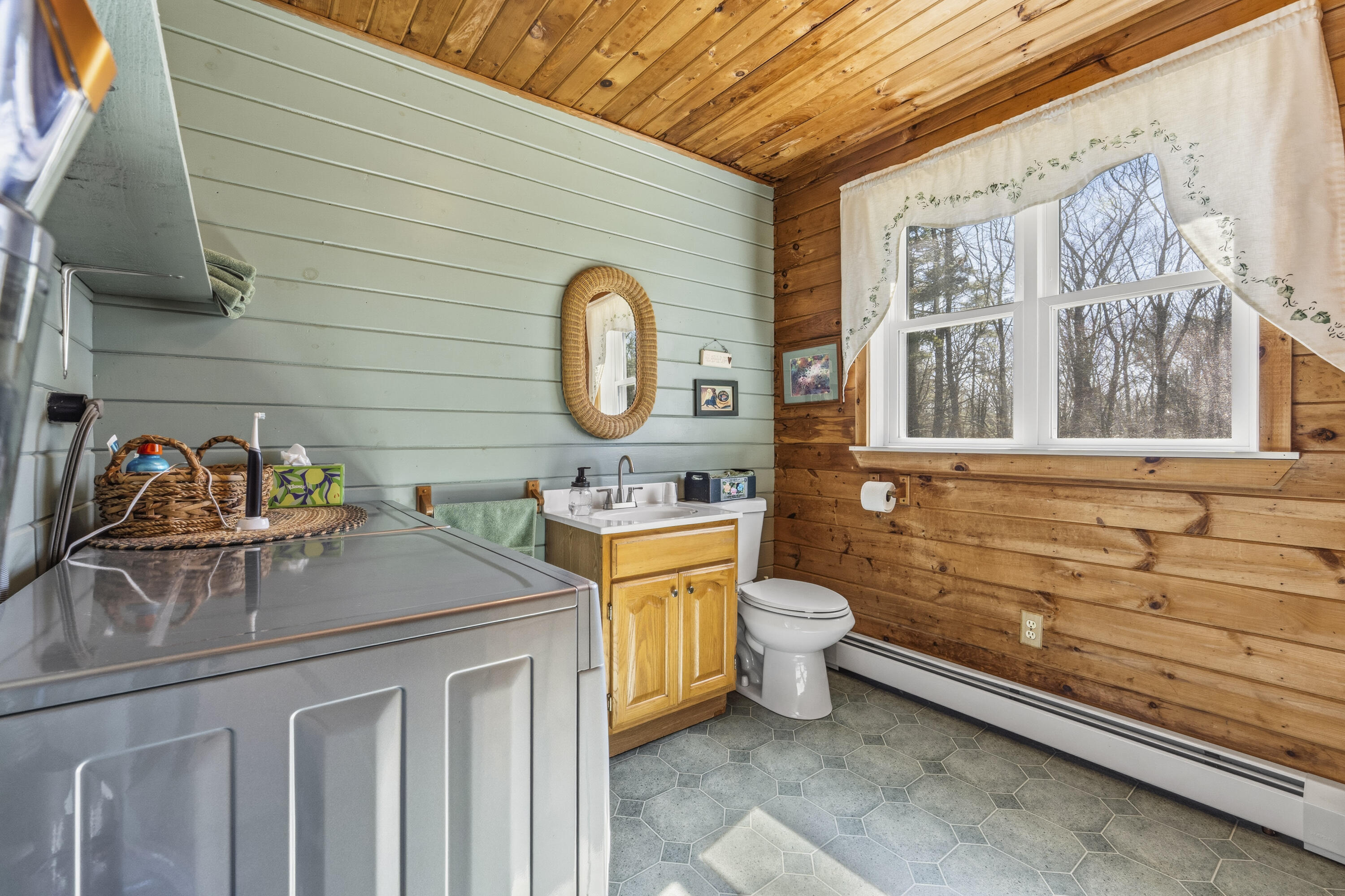 186 Clay Hill Road York, ME 03902 - Photo 29 of 36 Laundry/Half Bath