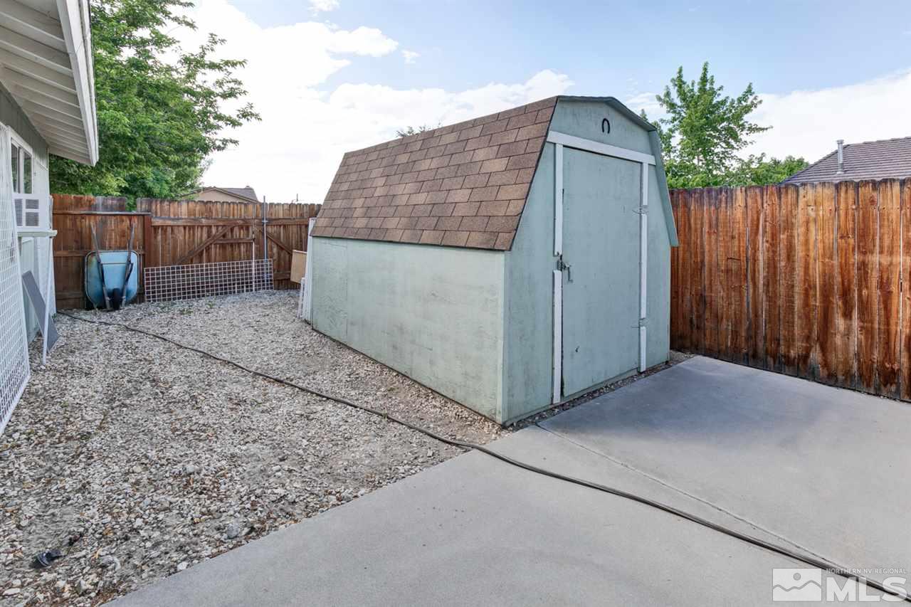 1096 Rice Road Fallon, NV 89406 - Photo 20 of 24 a backyard of a house