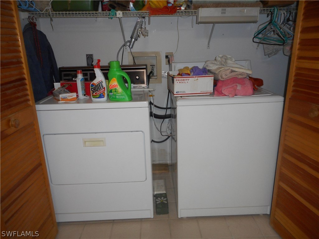 8470 Robin Road Fort Myers, FL 33967 - Photo 21 of 24 a utility room with dryer and washer