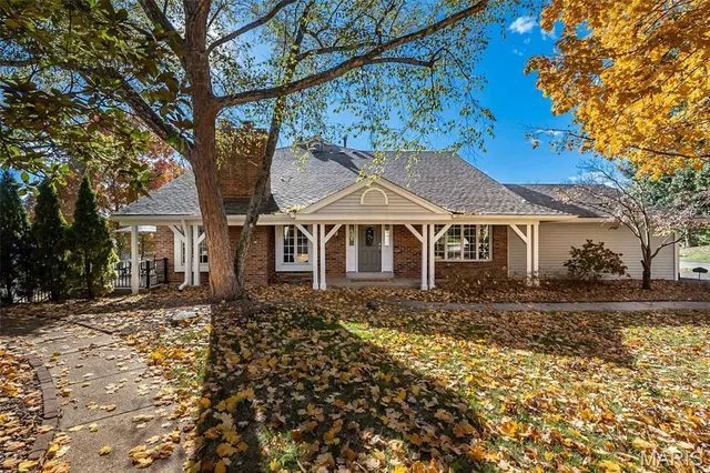 $515,000 | 14924 Manor Lake Drive, Chesterfield, MO 63017