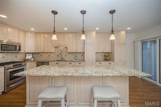 $515,000 | 14924 Manor Lake Drive, Chesterfield, MO 63017