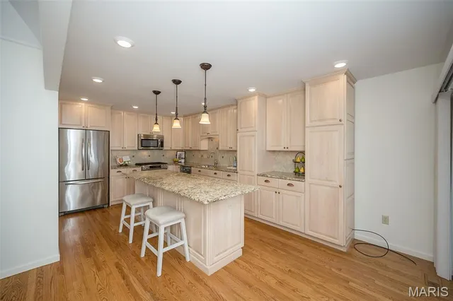 $515,000 | 14924 Manor Lake Drive, Chesterfield, MO 63017