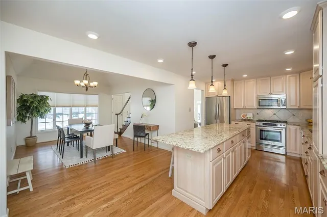 $515,000 | 14924 Manor Lake Drive, Chesterfield, MO 63017