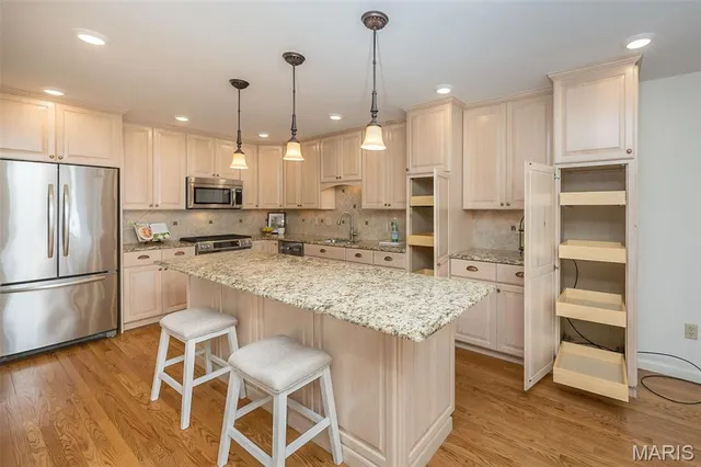 $515,000 | 14924 Manor Lake Drive, Chesterfield, MO 63017