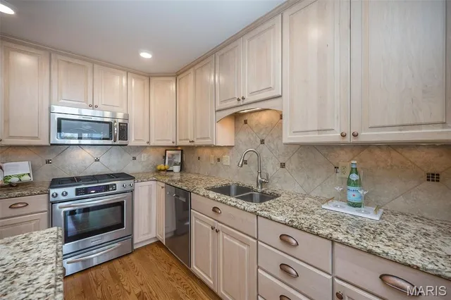 $515,000 | 14924 Manor Lake Drive, Chesterfield, MO 63017