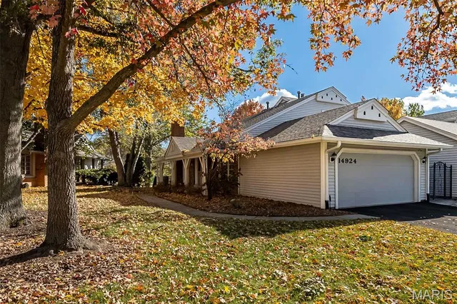 $515,000 | 14924 Manor Lake Drive, Chesterfield, MO 63017