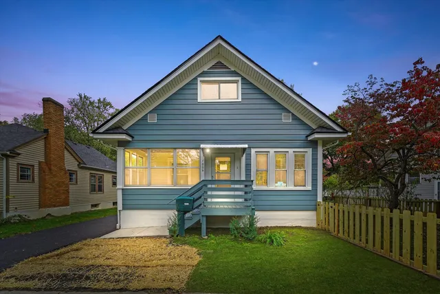 $359,900 | 1009 Augusta Avenue, Elgin, IL 60120