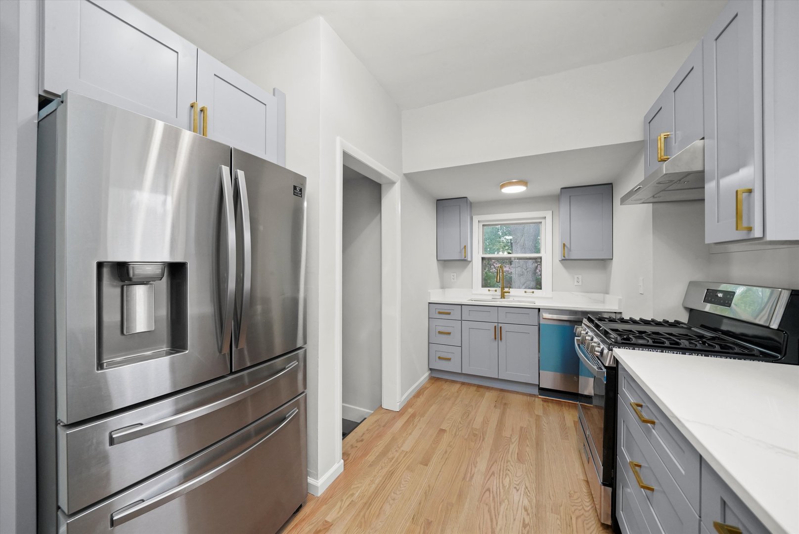 1009 Augusta Avenue Elgin, IL 60120 - Photo 9 of 33