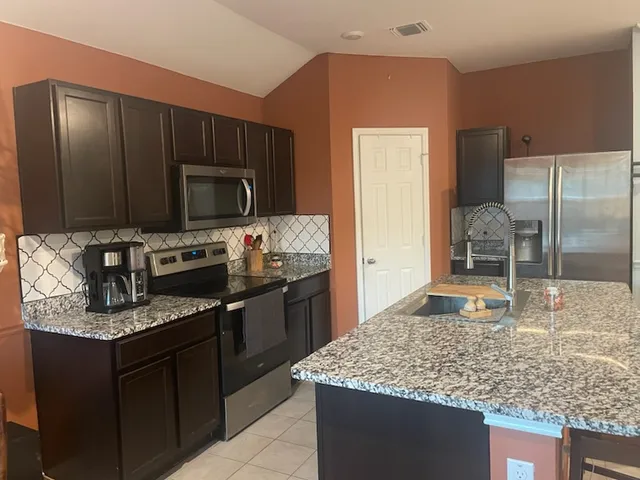 $1,600 | 136 Ragnar Drive, Jarrell, TX 76537