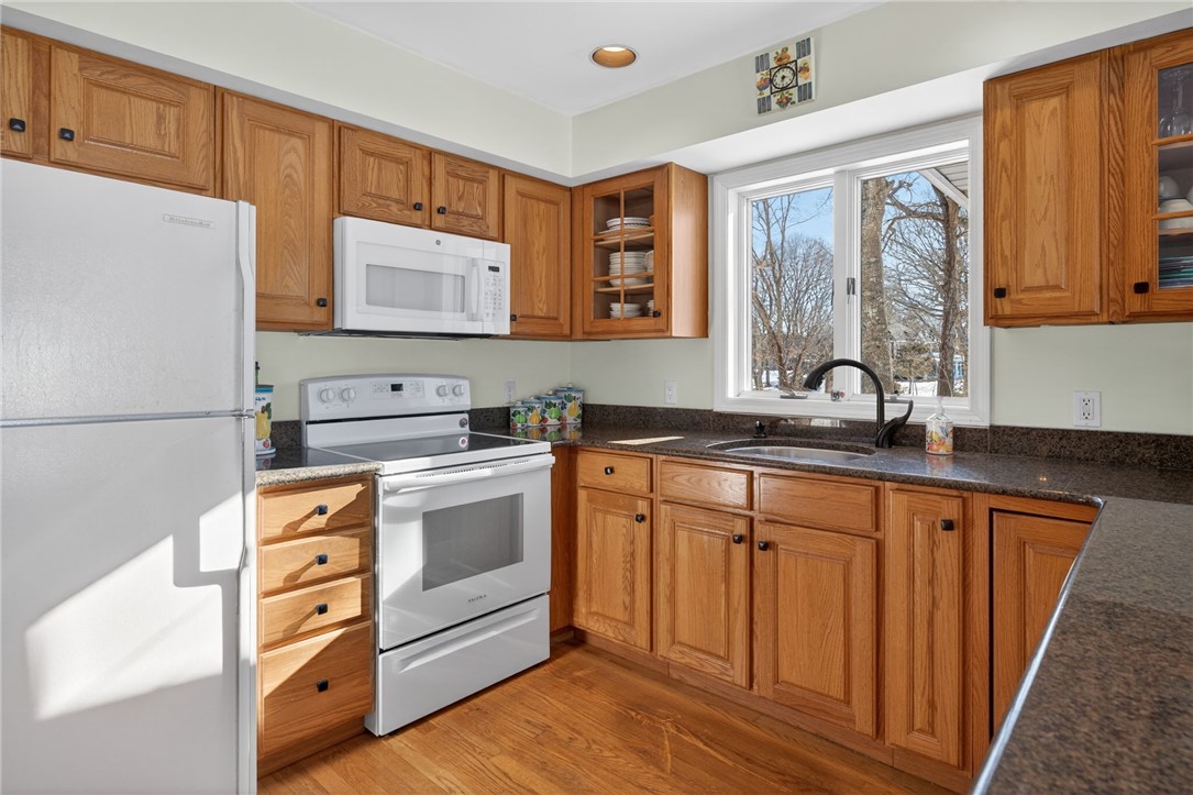 19 Wicklow Road Westerly, RI 02891 - Photo 12 of 50