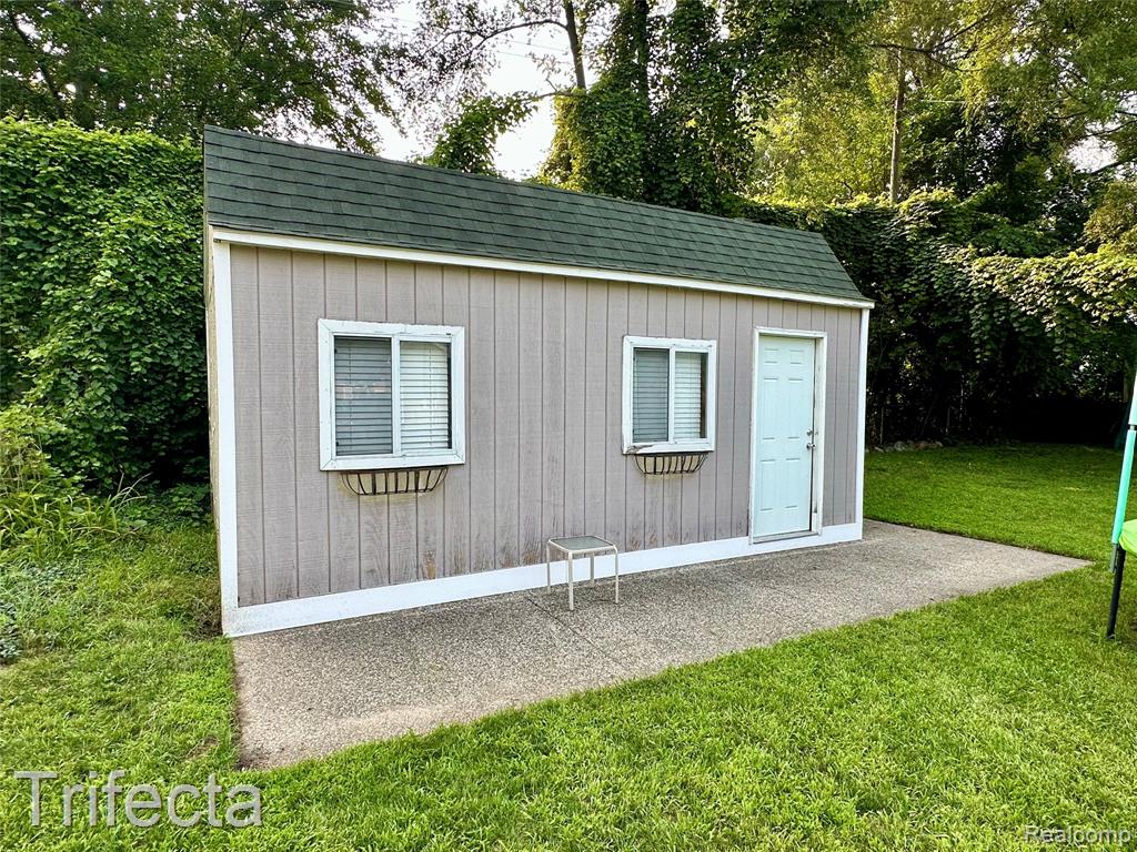 47555 Dequindre Road Rochester Hills, MI 48307 - Photo 26 of 29
