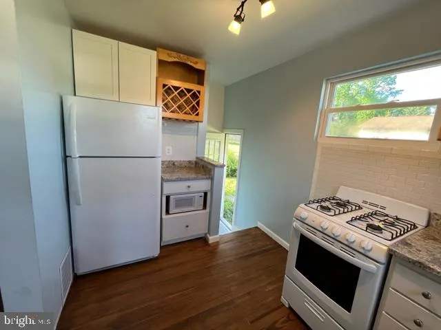 $1,850 | 7611 Sparrows Point Boulevard, Sparrows Point, MD 21219