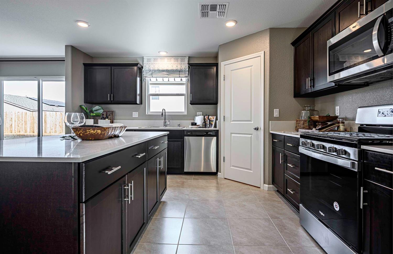 700 East Muir Avenue, Unit 3026 Reedley, CA 93654 - Photo 4 of 28 Gallery Image 4