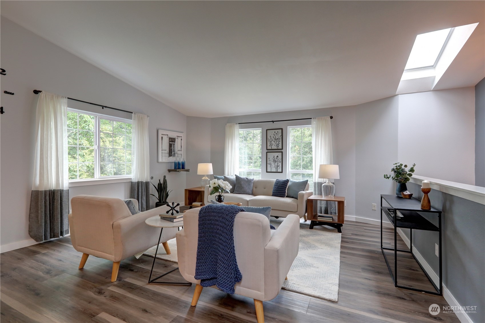 7325 Dumar Way Southwest Seattle, WA 98106 - Photo 4 of 26 Gallery Image 4