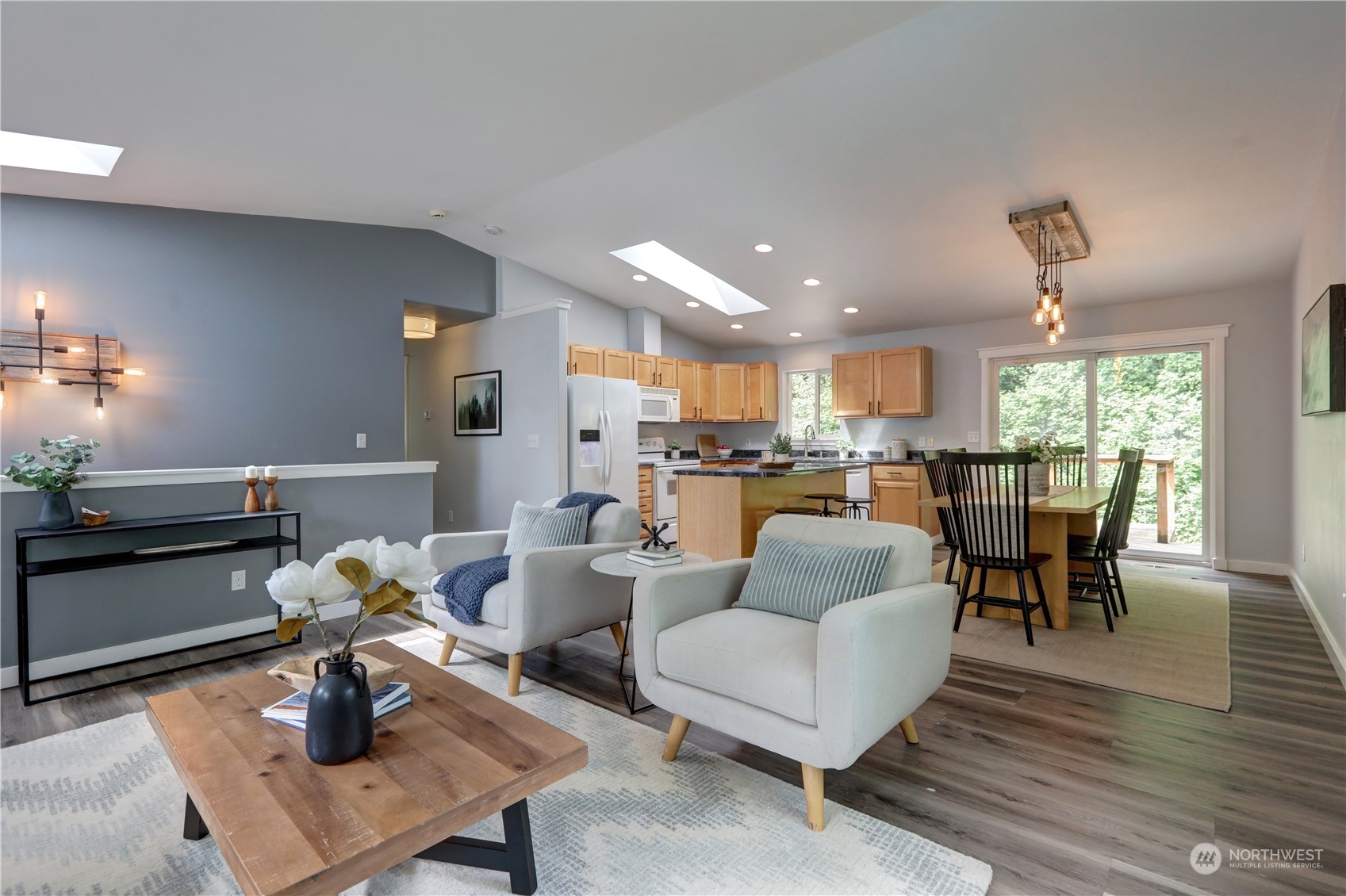 7325 Dumar Way Southwest Seattle, WA 98106 - Photo 6 of 26 Gallery Image 6