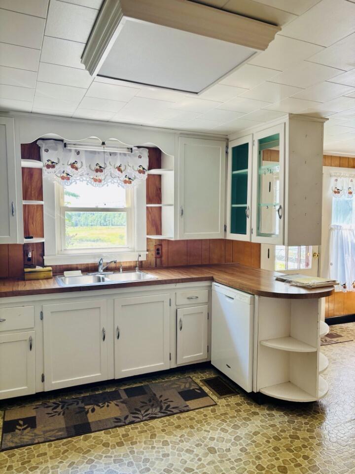 1631 Lakewood Road Madison, ME 04950 - Photo 17 of 49 7. Kitchen V
