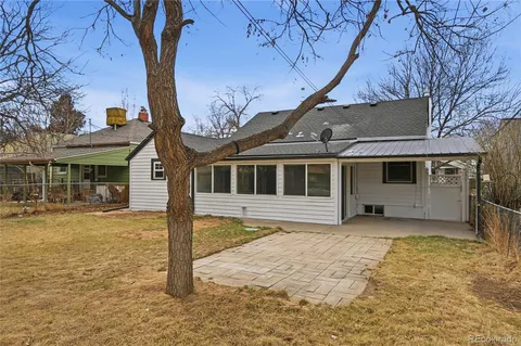 a view of a pathway along the building