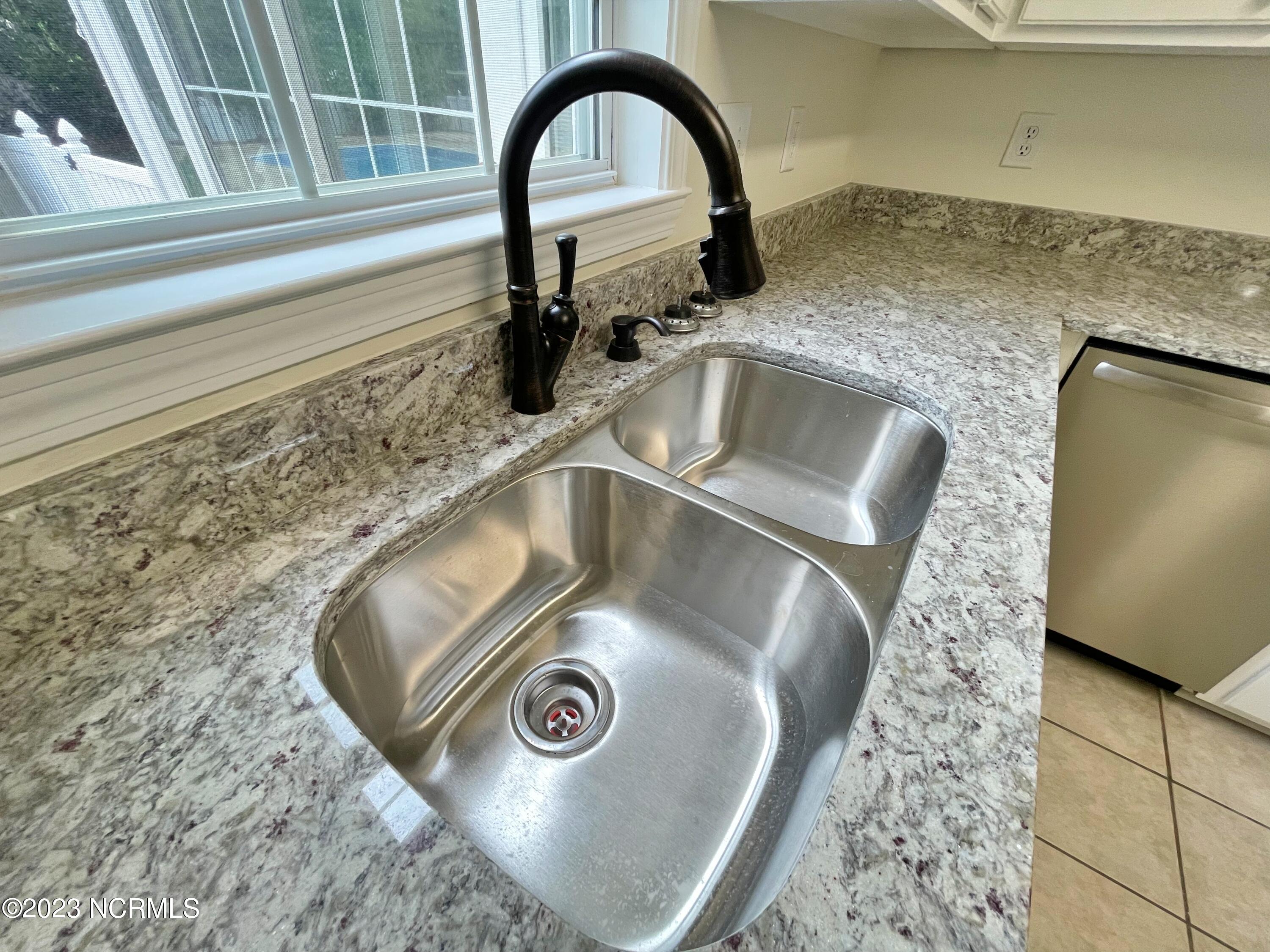 552 Deer Run Road New Bern, NC 28562 - Photo 17 of 59 sink