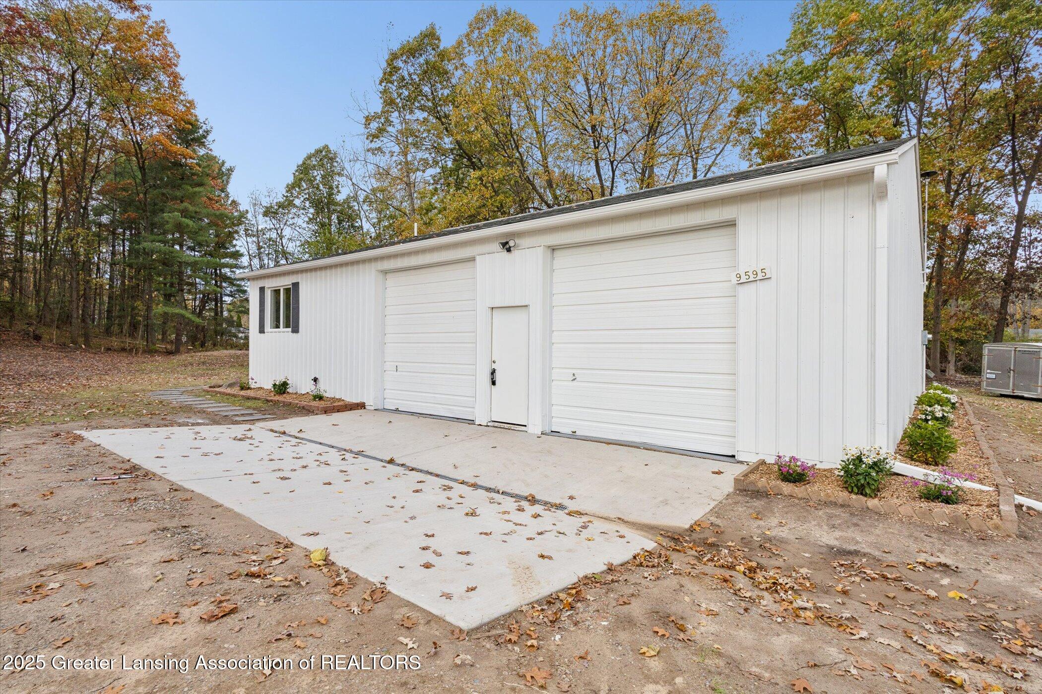 9595 East State Road Haslett, MI 48840 - Photo 38 of 47 37-9595-State-Rd-WindowStill-Photography