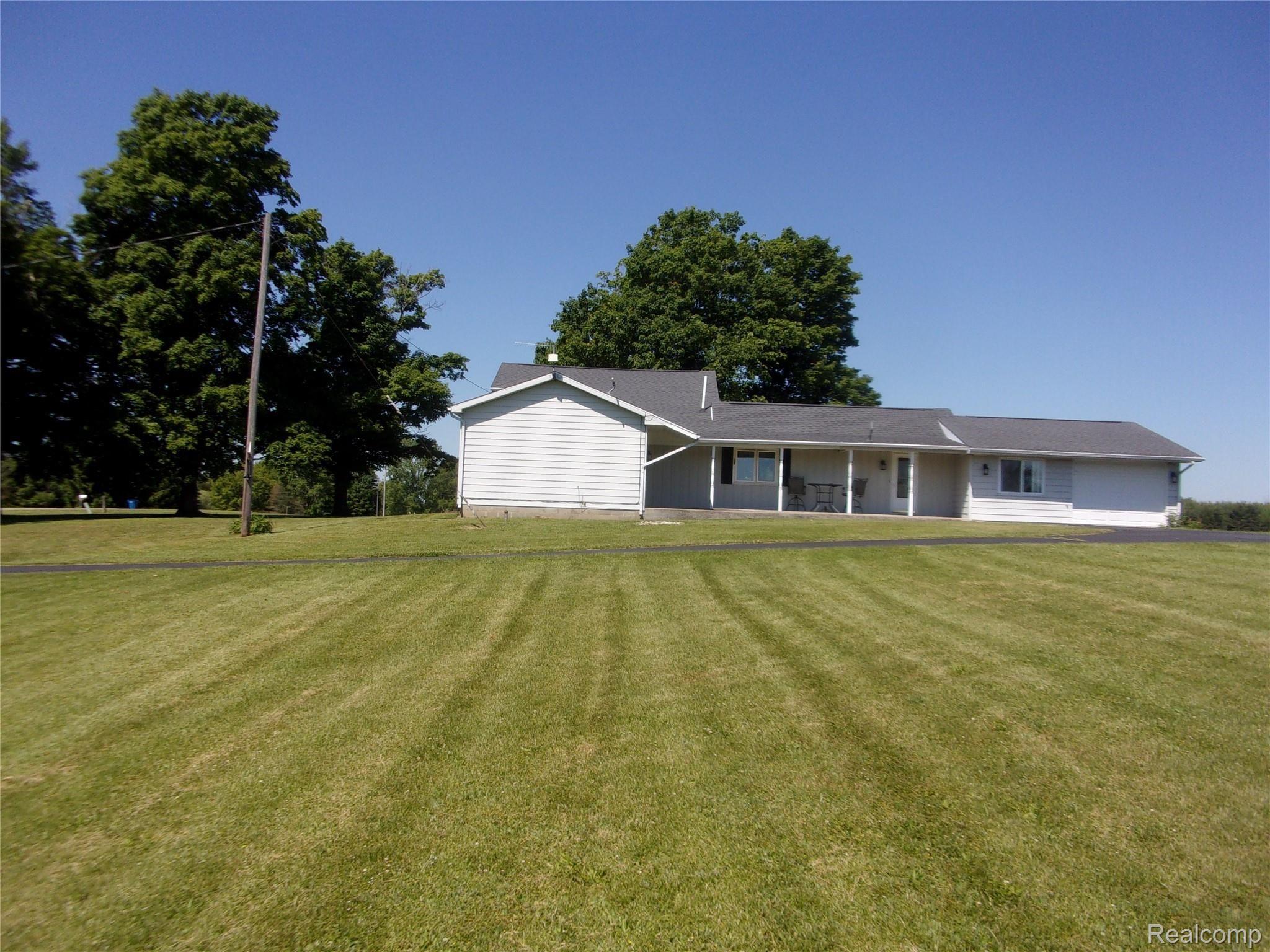 420 West Snover Road Mayville, MI 48744 - Photo 2 of 16 115_0832.JPG