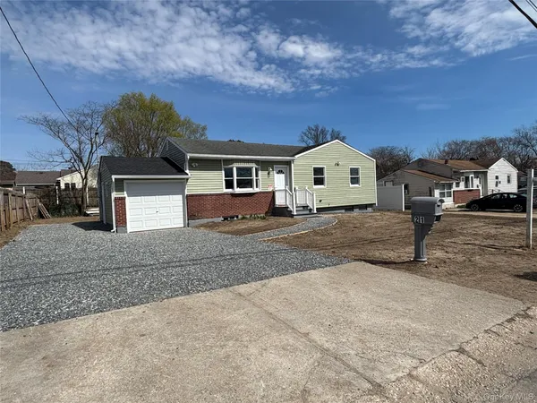$599,999 | 21 Pinetop Drive, Central Islip, NY 11722