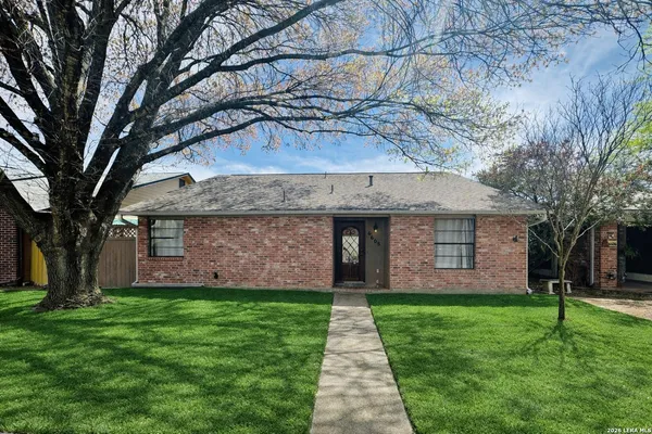 $1,800 | 6608 Honey Hill, San Antonio, TX 78229